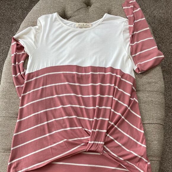 Color Block Twist Front Top - Picture 13 of 13